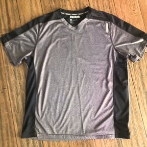 Reebok medium Play Dry workout shirt for men. Black/grey. Wicking material